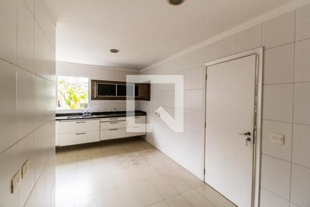 Casa de condomínio à venda com 400m², 4 quartos e 3 vagasCozinha