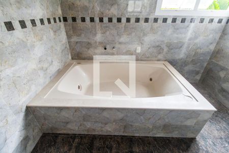 Casa de condomínio à venda com 400m², 4 quartos e 3 vagasBanheiro da Suíte 1