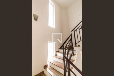 Casa de condomínio à venda com 400m², 4 quartos e 3 vagasEscada