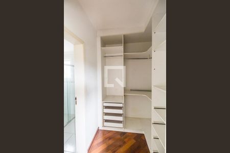 Casa de condomínio à venda com 400m², 4 quartos e 3 vagasCloset da suíte 2