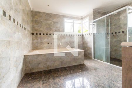 Casa de condomínio à venda com 400m², 4 quartos e 3 vagasBanheiro da Suíte 1