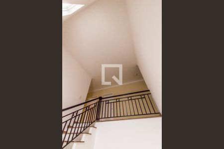 Casa de condomínio à venda com 400m², 4 quartos e 3 vagasEscada