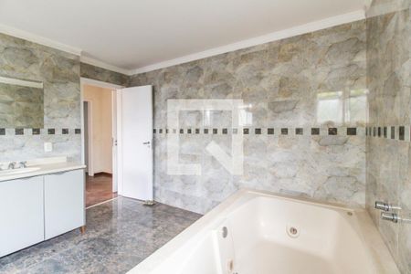 Casa de condomínio à venda com 400m², 4 quartos e 3 vagasBanheiro da Suíte 1