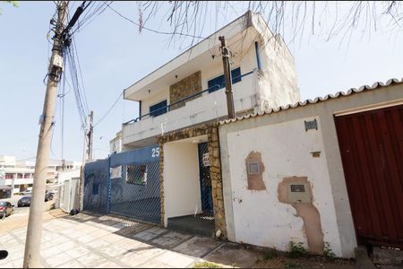 Casa à venda com 323m², 5 quartos e 3 vagasFachada
