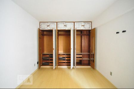 armário da suíte 1 de apartamento para alugar com 2 quartos, 90m² em Vila Madalena, São Paulo