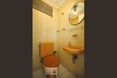 lavabo de apartamento para alugar com 2 quartos, 90m² em Vila Madalena, São Paulo