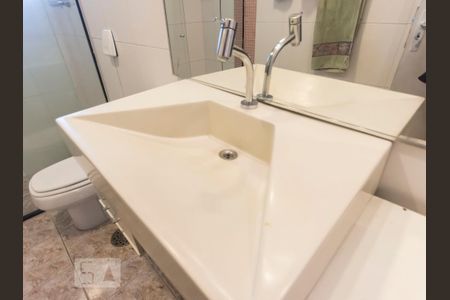 Apartamento à venda com 83m², 2 quartos e 1 vaga Apartamento à venda com 83m², 2 quartos e 1 vagaBanheiro
