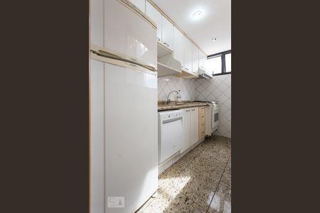 Cozinha de apartamento para alugar com 1 quarto, 65m² em Itaim Bibi, São Paulo