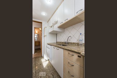 Cozinha de apartamento para alugar com 1 quarto, 65m² em Itaim Bibi, São Paulo