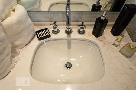 Apartamento para alugar com 100m², 1 quarto e 2 vagasBanheiro da suíte