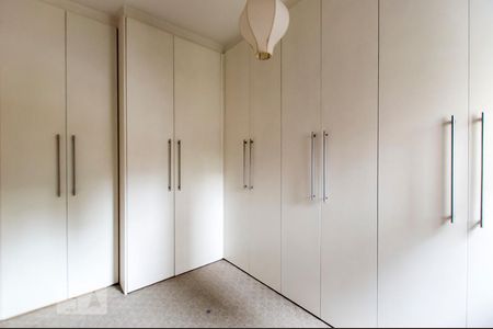 Quarto de apartamento para alugar com 2 quartos, 80m² em Vila Suzana, São Paulo