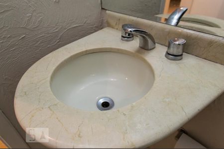 Banheiro de apartamento para alugar com 2 quartos, 80m² em Vila Suzana, São Paulo