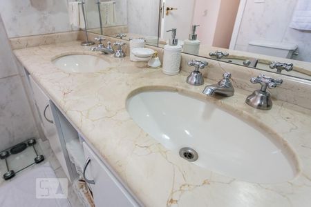 Apartamento para alugar com 152m², 3 quartos e 2 vagasBanheiro da suíte