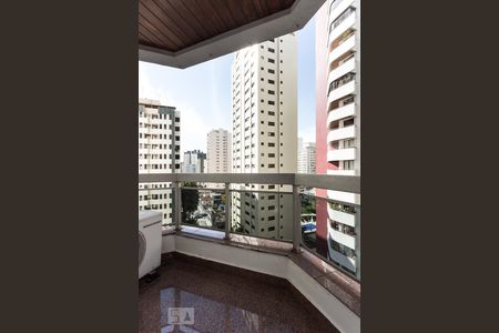 Apartamento para alugar com 152m², 3 quartos e 2 vagasVaranda