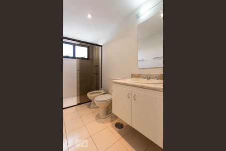 Apartamento para alugar com 100m², 2 quartos e 2 vagasBanheiro da suíte