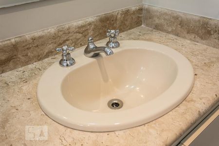 Apartamento para alugar com 100m², 2 quartos e 2 vagasBanheiro da suíte