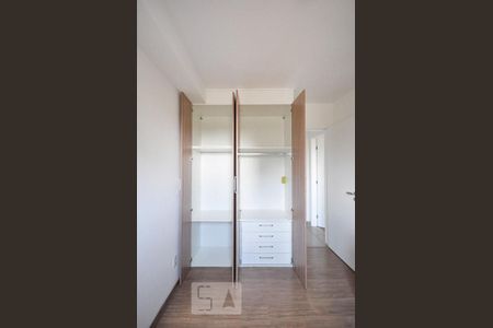 armário do quarto  de apartamento para alugar com 2 quartos, 56m² em Vila Andrade, São Paulo