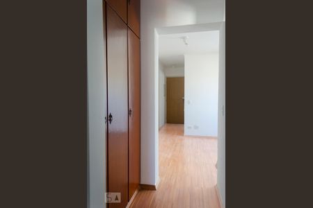 Corredor de apartamento para alugar com 1 quarto, 46m² em Vila Ipojuca, São Paulo