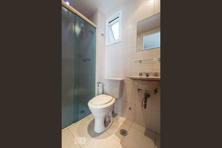 Banheiro de apartamento para alugar com 1 quarto, 55m² em Vila Suzana, São Paulo