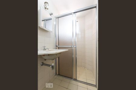 Banheiro de kitnet/studio para alugar com 1 quarto, 35m² em Indianópolis, São Paulo