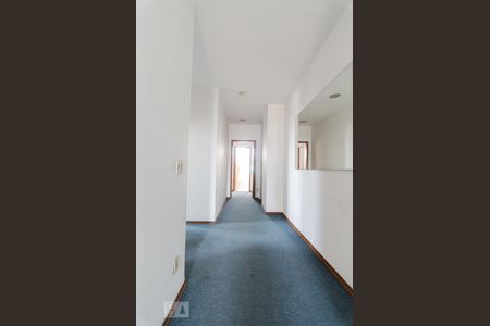 Corredor de apartamento para alugar com 5 quartos, 452m² em Cambuí, Campinas