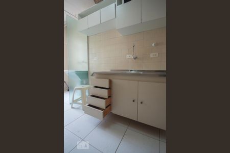 Cozinha de apartamento para alugar com 1 quarto, 44m² em Campo Belo, São Paulo