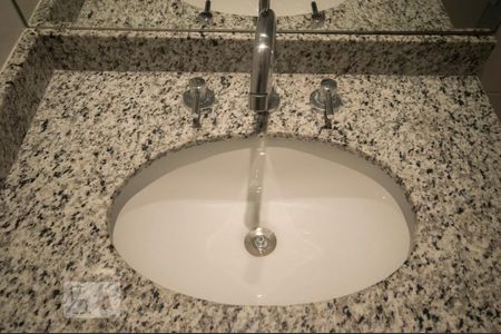 Banheiro de apartamento para alugar com 2 quartos, 68m² em Vila Cruzeiro, São Paulo