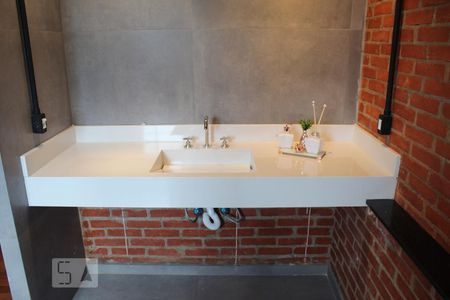 Apartamento para alugar com 107m², 2 quartos e 2 vagas Apartamento para alugar com 107m², 2 quartos e 2 vagasBanheiro da suíte