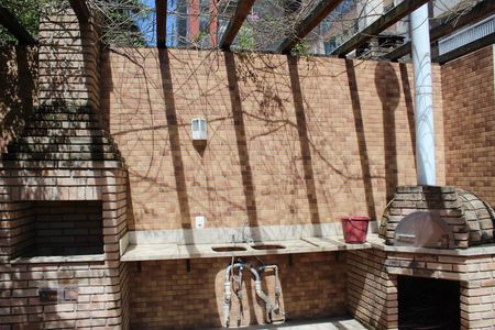 Apartamento para alugar com 107m², 2 quartos e 2 vagas Apartamento para alugar com 107m², 2 quartos e 2 vagasChurrasqueira e forno de pizza