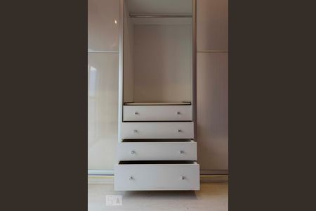 Apartamento à venda com 550m², 4 quartos e 2 vagasQuarto 3 - Suíte (Armários)