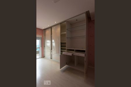 Apartamento à venda com 550m², 4 quartos e 2 vagasQuarto 3 - Suíte (Armários)