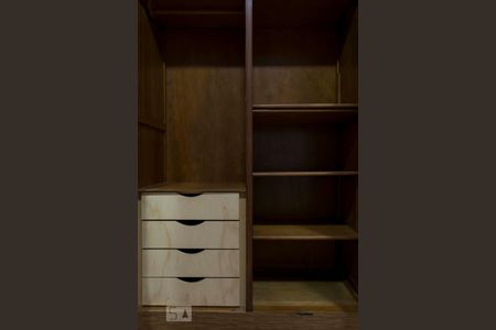 Apartamento à venda com 550m², 4 quartos e 2 vagasQuarto 3 - Suíte (Armários)