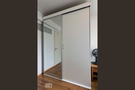 Apartamento para alugar com 50m², 2 quartos e 1 vagaQuarto 1 (Armários)