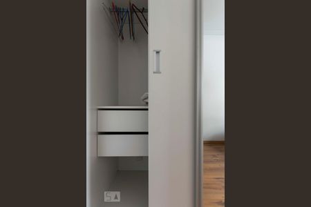 Apartamento para alugar com 50m², 2 quartos e 1 vagaQuarto 1 (Armários)