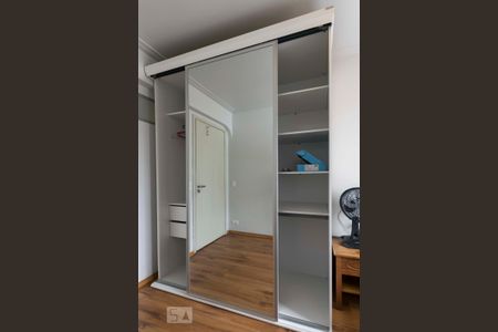 Apartamento para alugar com 50m², 2 quartos e 1 vagaQuarto 1 (Armários)
