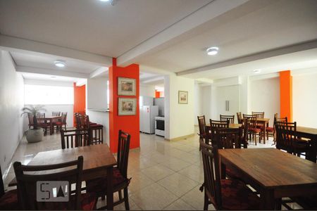 Apartamento para alugar com 55m², 2 quartos e sem vagasalão de festa