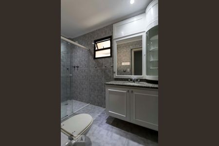 Apartamento à venda com 260m², 4 quartos e 5 vagasBanheiro do Quarto 2