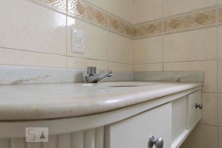 Apartamento à venda com 260m², 4 quartos e 5 vagasCobertura - Banheiro social 2