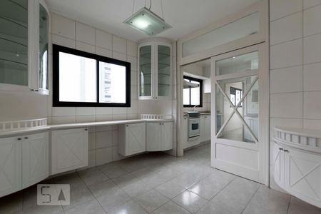 Apartamento à venda com 260m², 4 quartos e 5 vagasCozinha