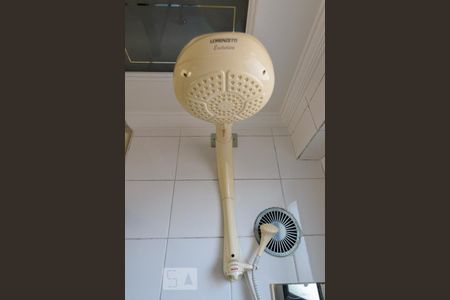 Ducha do Banheiro Social de apartamento à venda com 2 quartos, 65m² em Silveira, Santo André