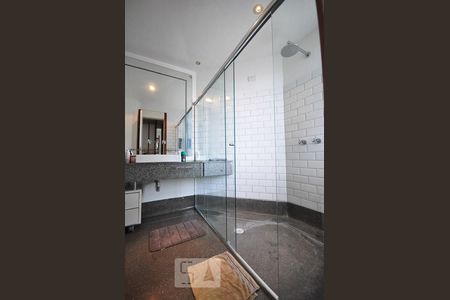 Apartamento à venda com 82m², 1 quarto e 2 vagasdetalhe do banheiro suíte