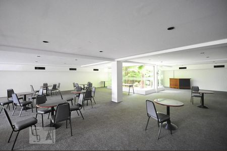 Apartamento à venda com 82m², 1 quarto e 2 vagassala de reunião