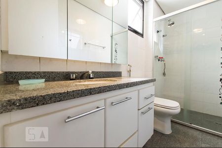 Banheiro da suíte de apartamento para alugar com 3 quartos, 185m² em Real Parque, São Paulo