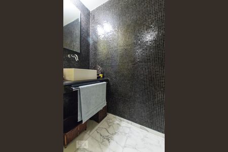 Lavabo de apartamento para alugar com 3 quartos, 185m² em Real Parque, São Paulo