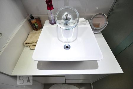 detalhe do banheiro de apartamento para alugar com 2 quartos, 50m² em Jardim Ampliação, São Paulo