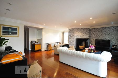 Apartamento para alugar com 530m², 4 quartos e 4 vagassala