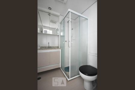 banheiro de kitnet/studio para alugar com 1 quarto, 36m² em Jardim Ampliação, São Paulo