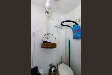 Apartamento para alugar com 90m², 2 quartos e 1 vaga Apartamento para alugar com 90m², 2 quartos e 1 vagaBanheiro de Serviço
