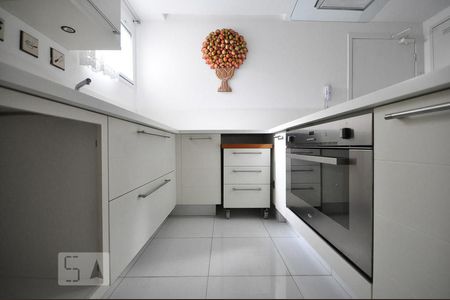 Apartamento para alugar com 211m², 3 quartos e 4 vagascozinha