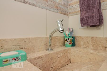 Banheiro de apartamento à venda com 2 quartos, 46m² em Centro, Guarulhos